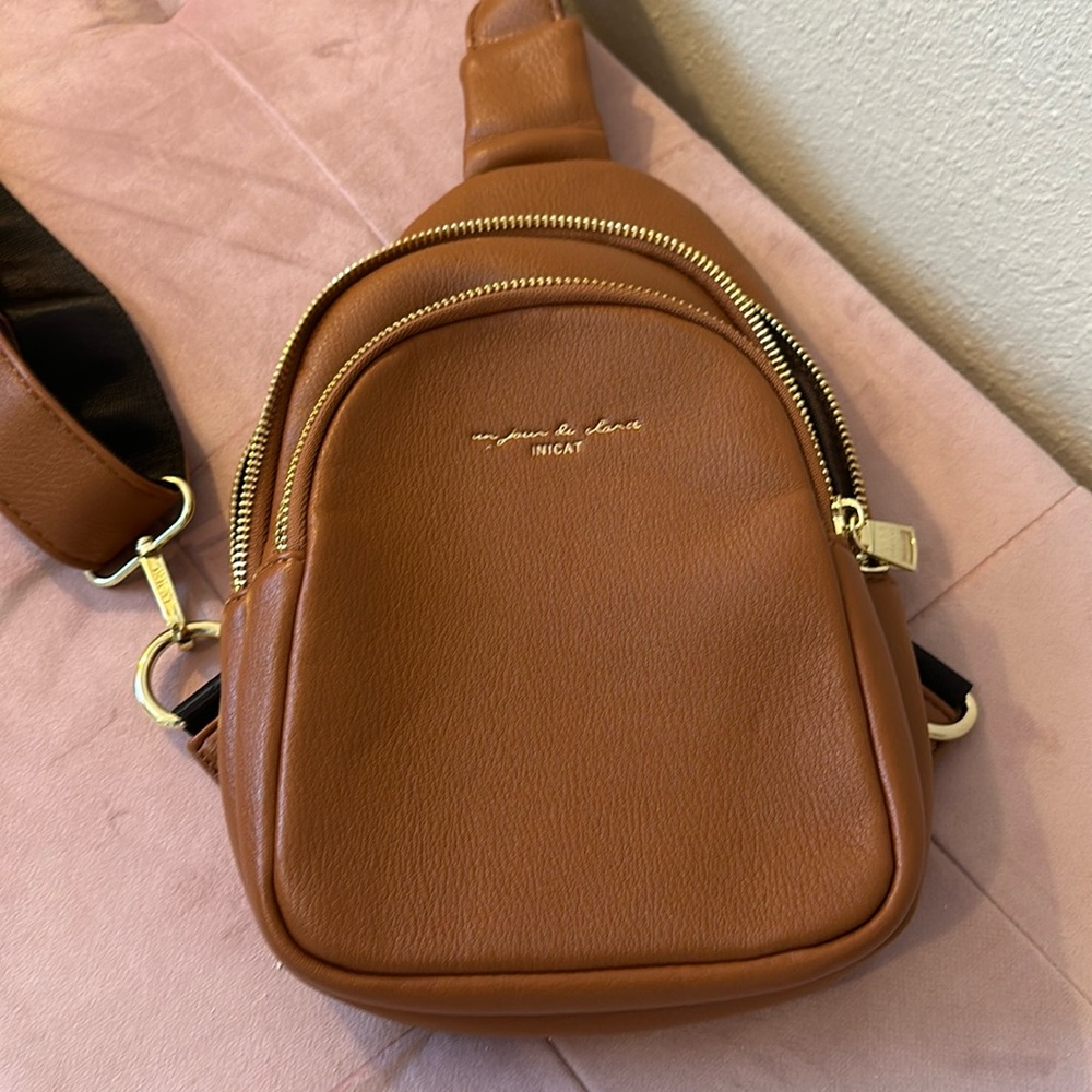 Small tan crossbody,new never used.